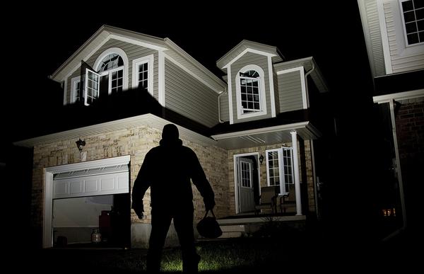 6 Near- Genius Ways to Fool Burglars Into Thinking You’re Home,TheColoradoBroker